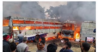 deoghar mai bus deepo mai lagi aag