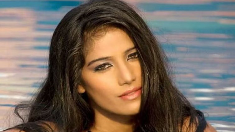 Boldness queen Poonam Pandey is no more Took her last breath at the age of 32, cervical cancer took away her life