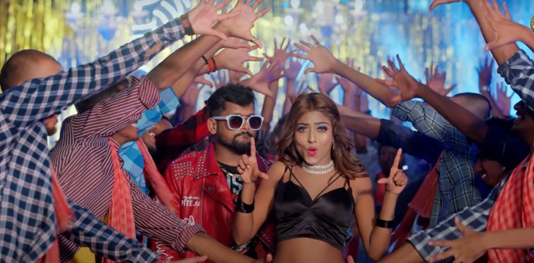  Bhojpuri tadka Bhojpuri singer 'Hila ke' created a stir, the song is going viral on the internet