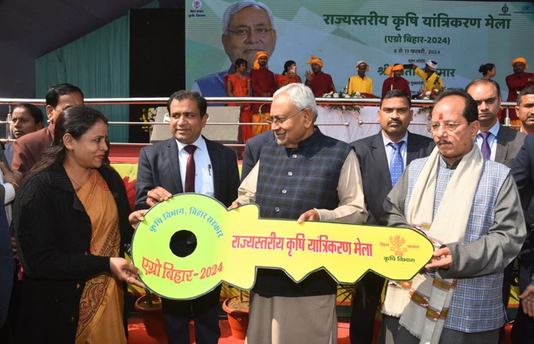 Agricultural mechanization fair organized at Gandhi Maidan, CM Nitish took information about modern technology