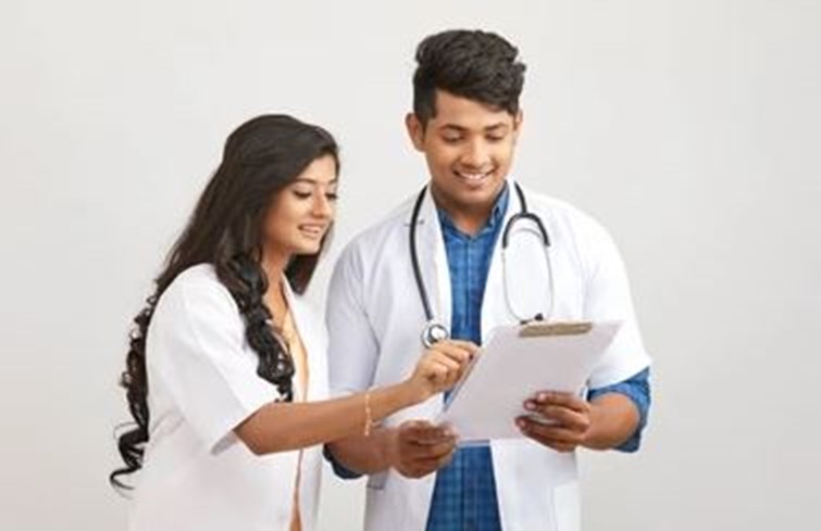 If you want to become a doctor, then apply online soon, start the process of NEET exam