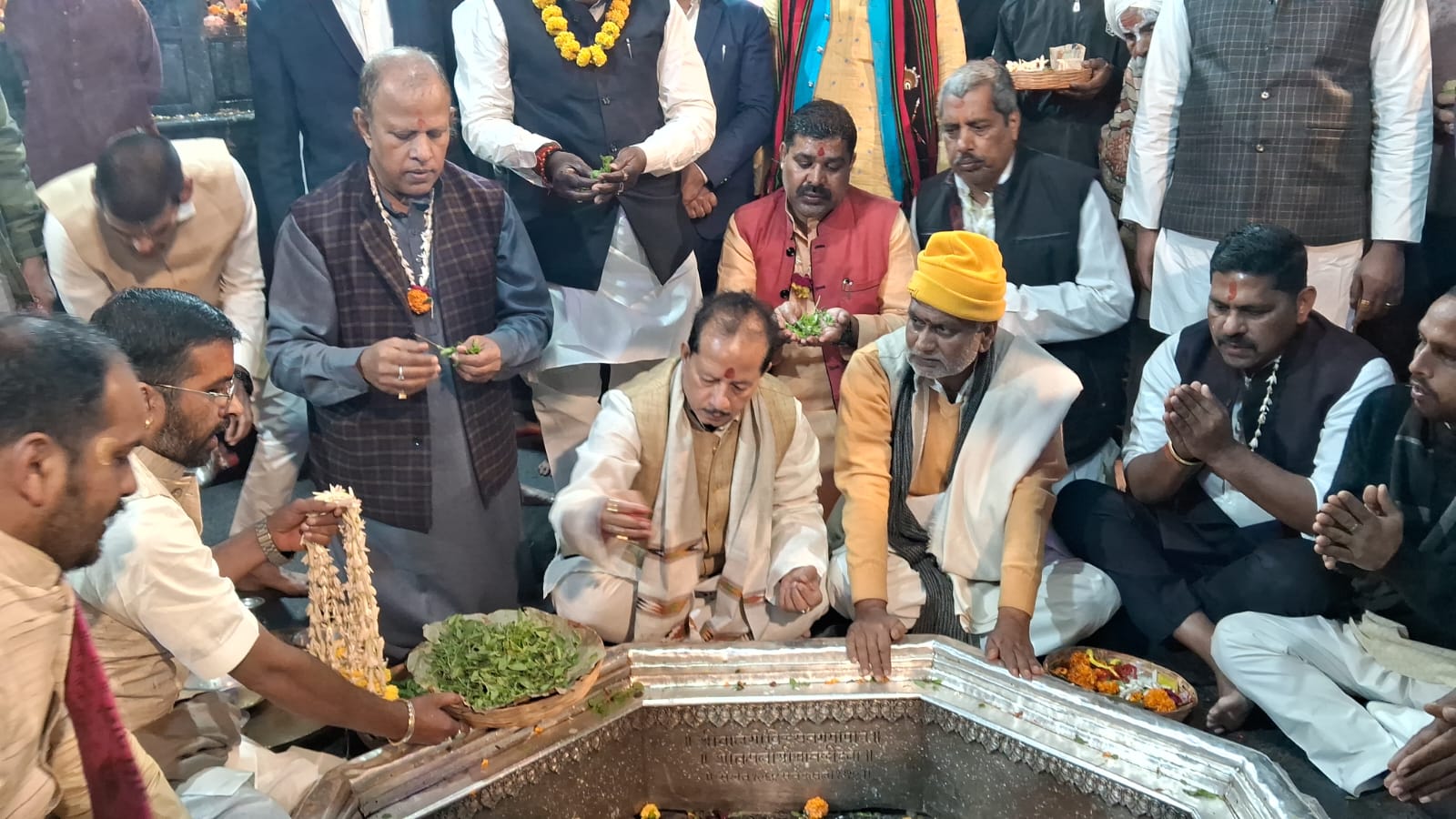 DY.CM Vijay Sinha offered prayers at Vishnupad and Mangalagauri temple, gave political statements