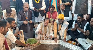DY.CM Vijay Sinha offered prayers at Vishnupad and Mangalagauri temple, gave political statements