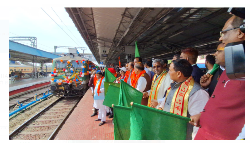 ranchi station per lage jai shreeram ke naare