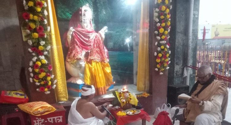  Saraswati Puja in Mahavir Temple, Patna The campus echoed with the praise of Veena-Bookkeeper, there was a lot of cheering