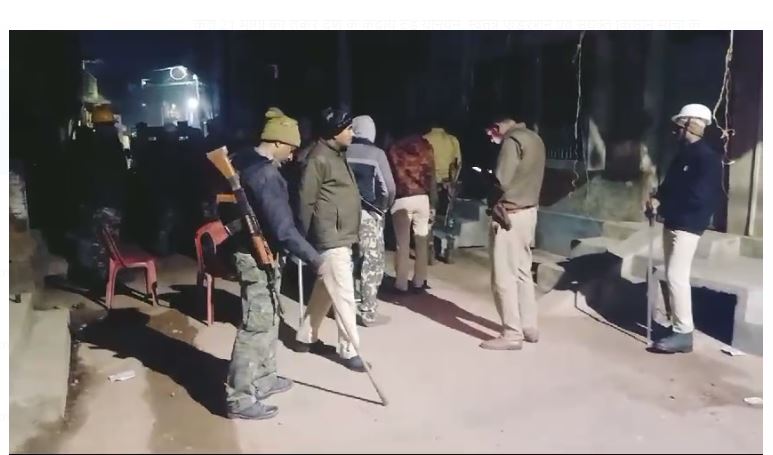 diije bajane ke mudde per 2 pakshon mai maarpit 