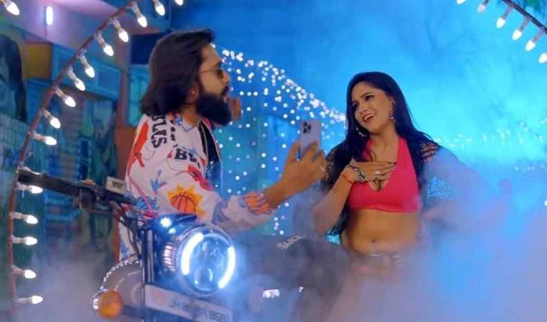 Bhojpuri singer Shivani Singh's charm continues Latest song 'Reel Wala Laika' created a stir, the song created a new record 