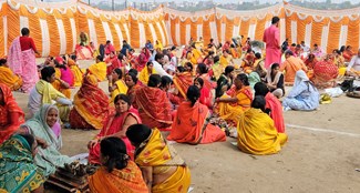 Crowd of devotees gathered in 72 Kundiya Surya Yagya organized on the banks of Antaslila Falgu river of Gaya