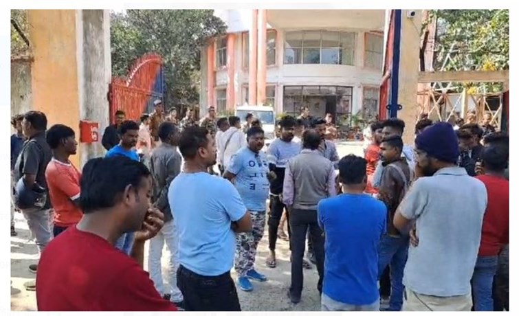 jharkhand ke dhanbad mai chhatra ne fansi lagaa ki khudkushi