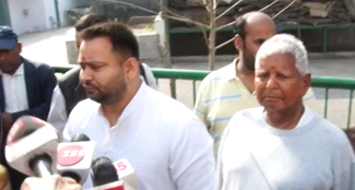 Before leaving, Tejashwi offered prayers, took blessings of Lalu-Rabri, targeted Nitish and BJP