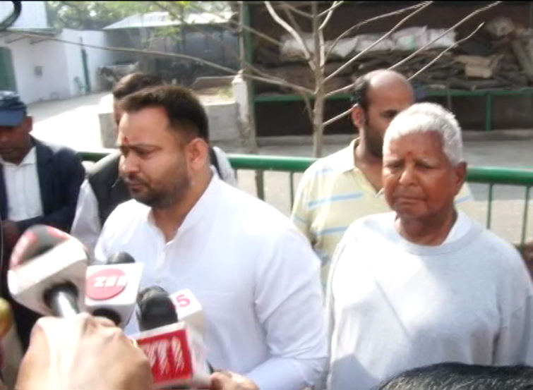 Before leaving, Tejashwi offered prayers, took blessings of Lalu-Rabri, targeted Nitish and BJP