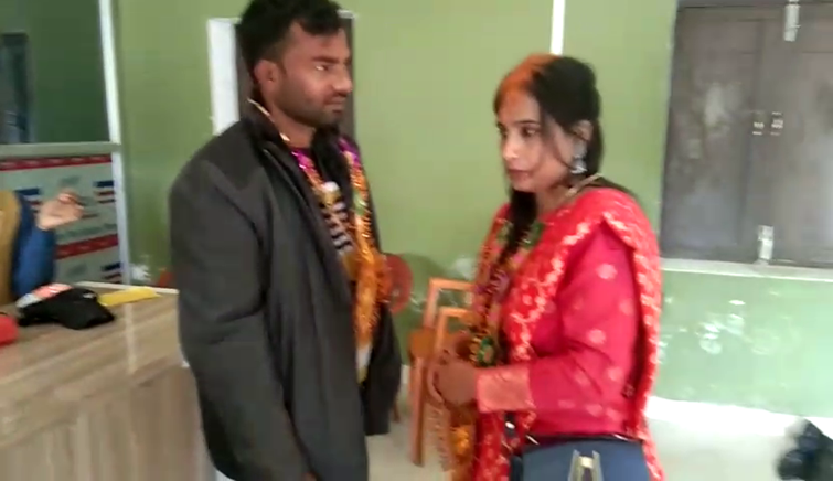  girlfriend was secretly meeting her dedis devar, then the villagers caught her and got her married to him.