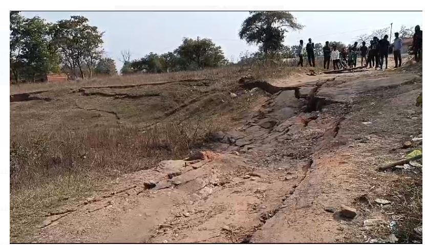 burhmu mai band koyala khadan mai dhansi chal  