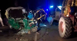 Horrific road accident in Lakhisarai Heavy collision between truck and auto, 9 people died tragically