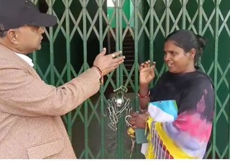 Ward member locked Panchayat building for six-point demands, lock opened after BDO intervened