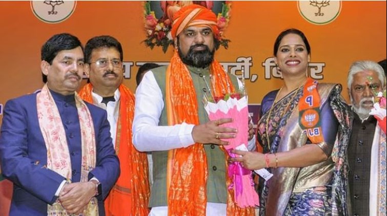 DIG Jayant Kant's wife joins BJP Samrat Chaudhary got membership of the party, told the reason