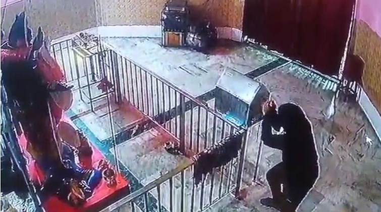 Mata's Nathiya stolen from Kali temple, incident captured in CCTV camera