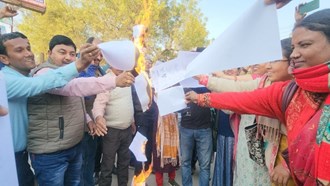  Employed teachers protested against the competency test