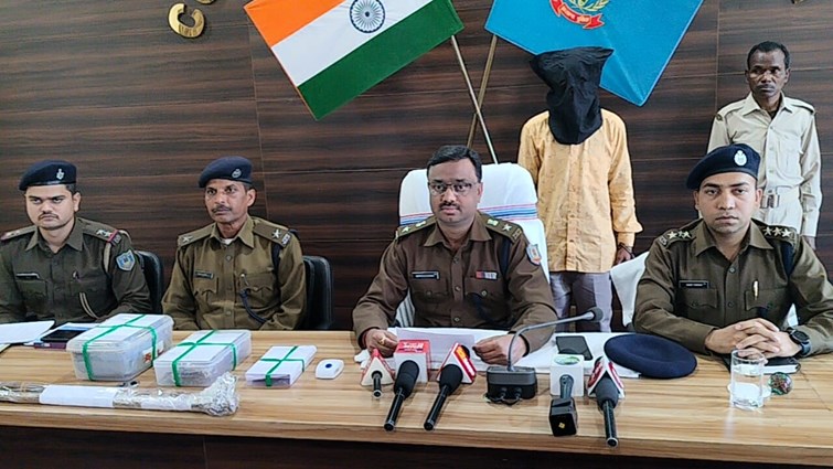 Giridih police arrested two accused of murder within just 24 hours.