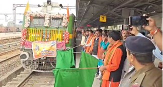 Aastha special train left for Ayodhya from Bokaro with 851 Ram devotees, Ram devotees raised slogans of Jai Shri Ram
