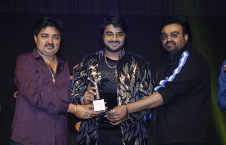  Green Cinema Awards 2024  Pradeep Pandey Chintu won the title of Best Actor, know who is the best singer?