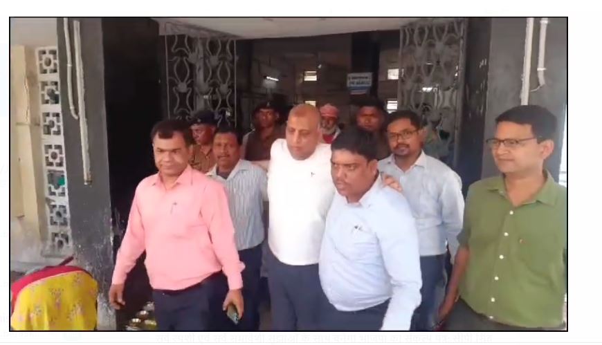 vijilence ki team aaropi se jamshedpur mai kar rahi puchhtachh