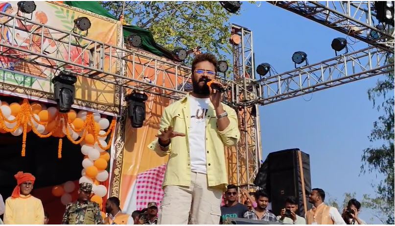 Famous Bhojpuri singer Khesari Lal Yadav participated in the mass wedding ceremony.