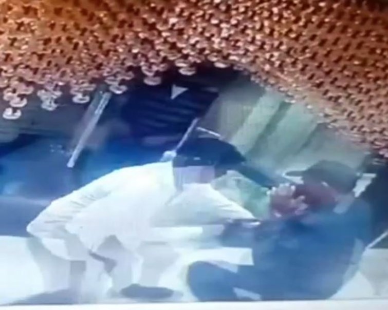 Big robbery in jewelery showroom in Samastipur, CCTV footage surfaced, police engaged in investigation