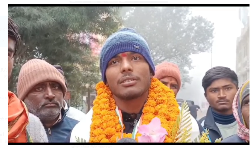 khelpremiyon ne kansya padak vijeta ko di badhai 