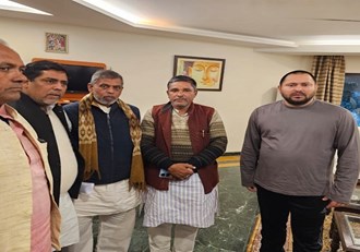 Fair Price Dealer Association delegation met Tejashwi Yadav,