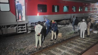 A sudden fire broke out in Ananya Express, then there was chaos among the passengers.