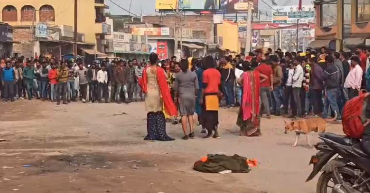 madhubani me konnaron ka bawal, store mamlik par lagaya gambheer aarop 