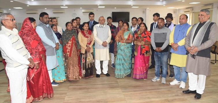 In the election year, CM Nitish met ward members, mukhia, panch and sarpanch representatives.