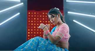 bhojpuri singer mahi srivastva ne new song se udaya garda, dilli se ticket leke gana internet par macha rha dhamal  