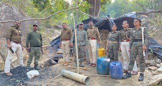 Nawada police destroyed liquor distilleries in forest areas