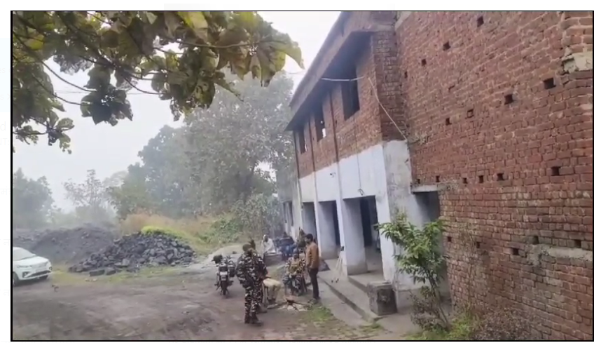 dhanbad mai it ki raid jaari 