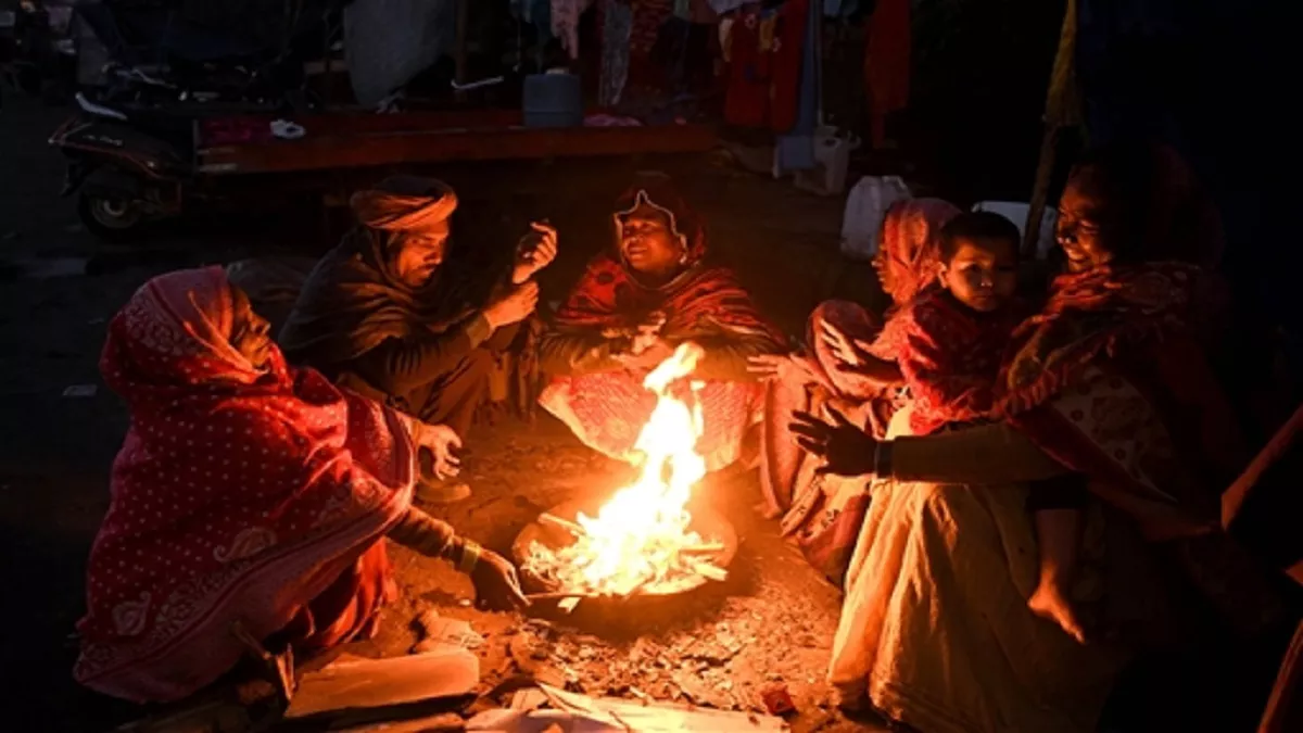 Cold and fog wreak havoc in Jharkhand, condition of school children is miserable