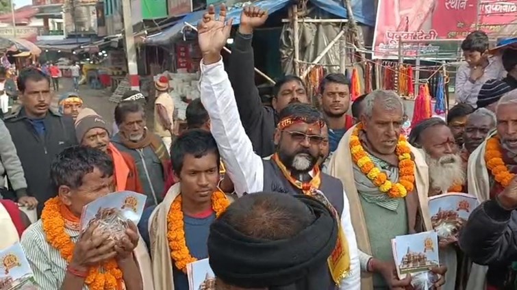 Enthusiasm among Ram devotees in Basukinath Dham regarding the consecration of Ramlala's life in Ayodhya