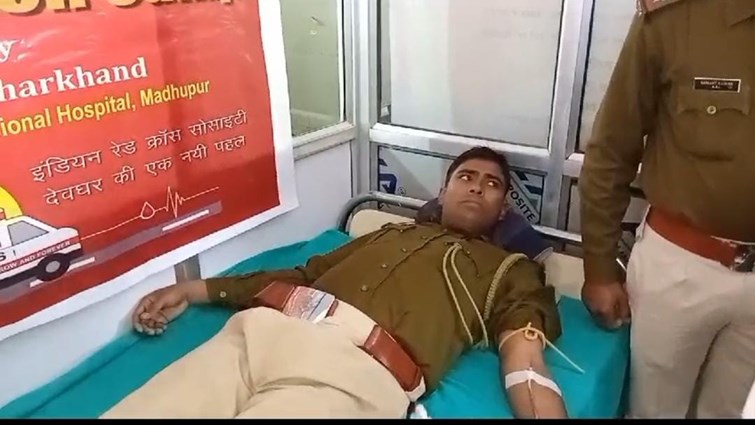 Policemen donated blood
