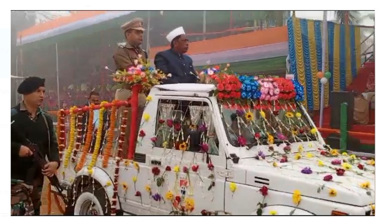 pakud mai mantri aalamgir aalam ne fahraya tiranga 