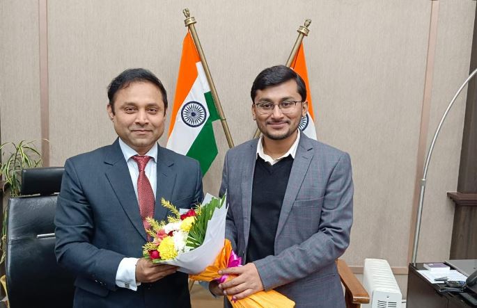  I will take Bhagalpur on the path of progress New DM dr.nawal kishor takes charge, tells what his goal is