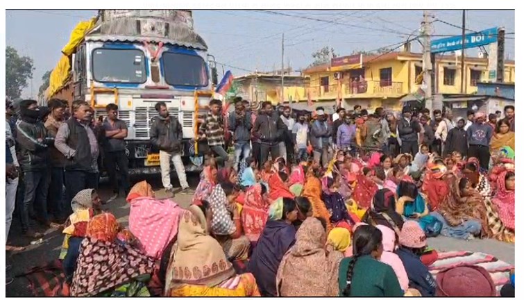 bokaro mai aajsu ne kiya chakka jaam aandolan 