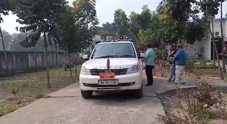 Saharsa DM seen in action DRCC and Aadhaar center inspected, reprimanded after seeing shortcomings