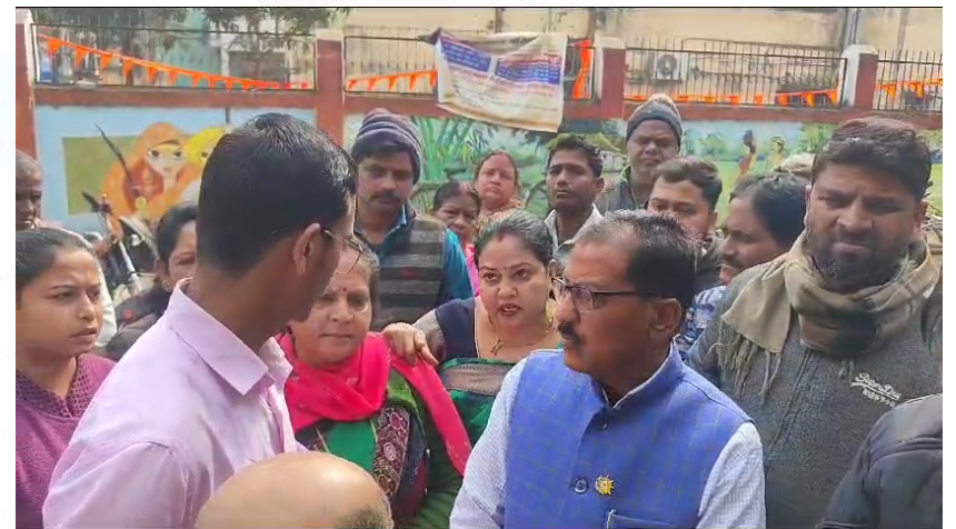 gumla mai gande pani ki supply se log pareshan 