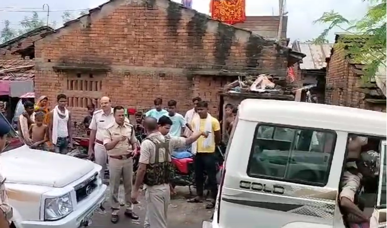  Fighting between two parties over land dispute in Pakur, police engaged in investigation.