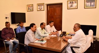  Water Resources Minister Sanjay Jha held a meeting with the central team that reached Patna to find a permanent solution to the floods in North Bihar