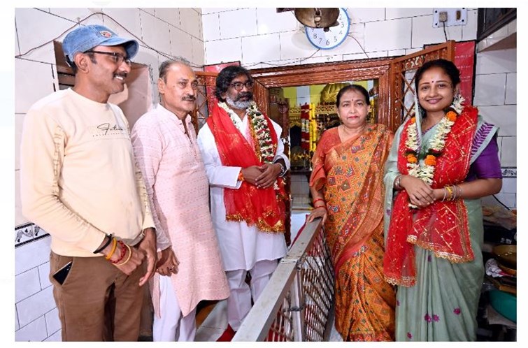 cm hemant soren ne maa baglamukhi mandir mai ki puja