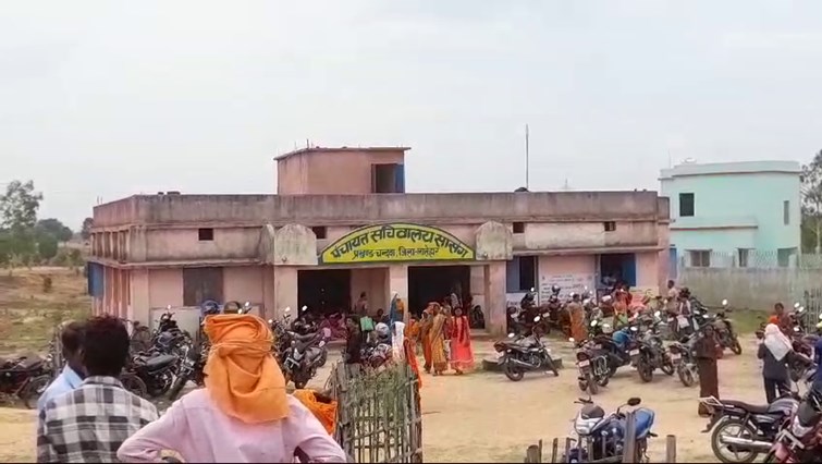 Janata Darbar in remote village Sasang of Latehar