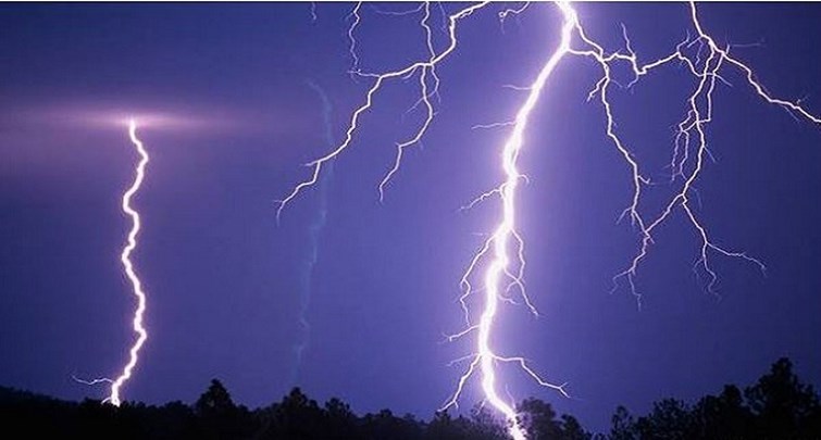  One woman died and 8 people badly burnt due to lightning in Rohtas