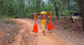  Shiv devotee of Giridih set out to offer 51 liters of water to Bholenath